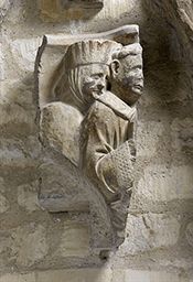 Fragment de linteau, la pesée des âmes, deux damnés (Portail central, Notre-Dame de Paris)