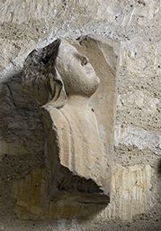Fragment de linteau, la pesée des âmes, une élue (Portail central, Notre-Dame de Paris)