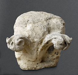 Trois chapiteaux engagés (France)