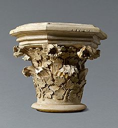 Chapiteau à feuilles d’églantine (Cathédrale de Chartres)