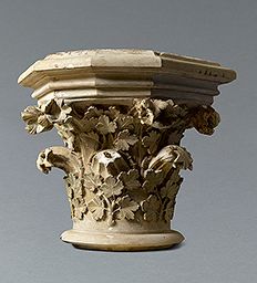 Chapiteau à feuilles d’églantine (Cathédrale de Chartres)