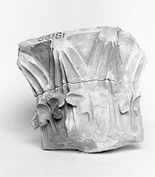 Chapiteau fragmentaire (Sainte-Chapelle de Paris)