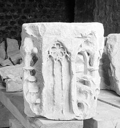 Fragment de socle (parties hautes de Notre-Dame de Paris)